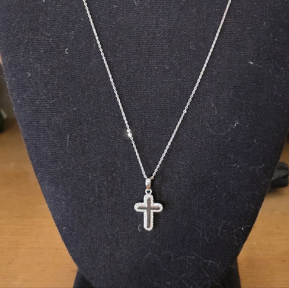 925 Sterling Silver Cross With .20ct Moissanite. 18